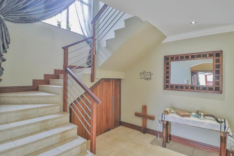 5 Bedroom Property for Sale in Linkside Western Cape